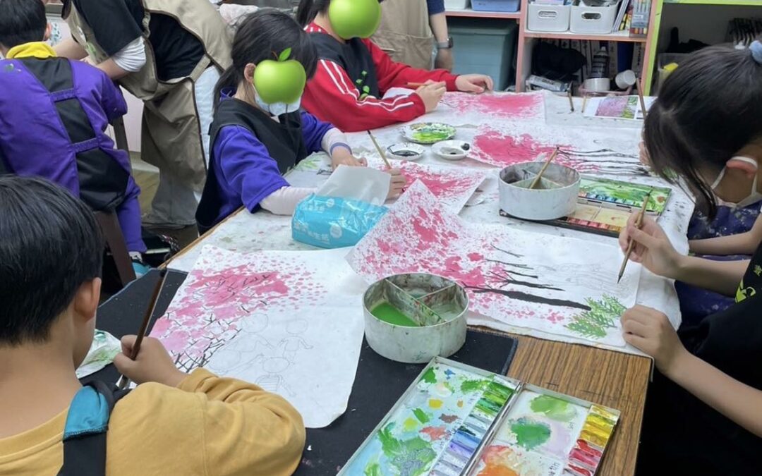 《青蘋果藝術日誌》繪畫班—水墨課程《春日櫻花》